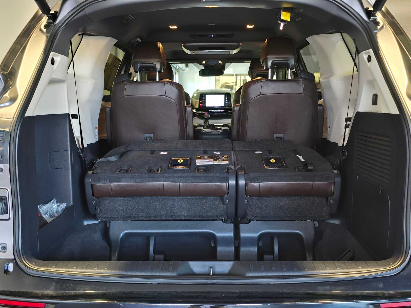 2023 Toyota Sienna Platinum