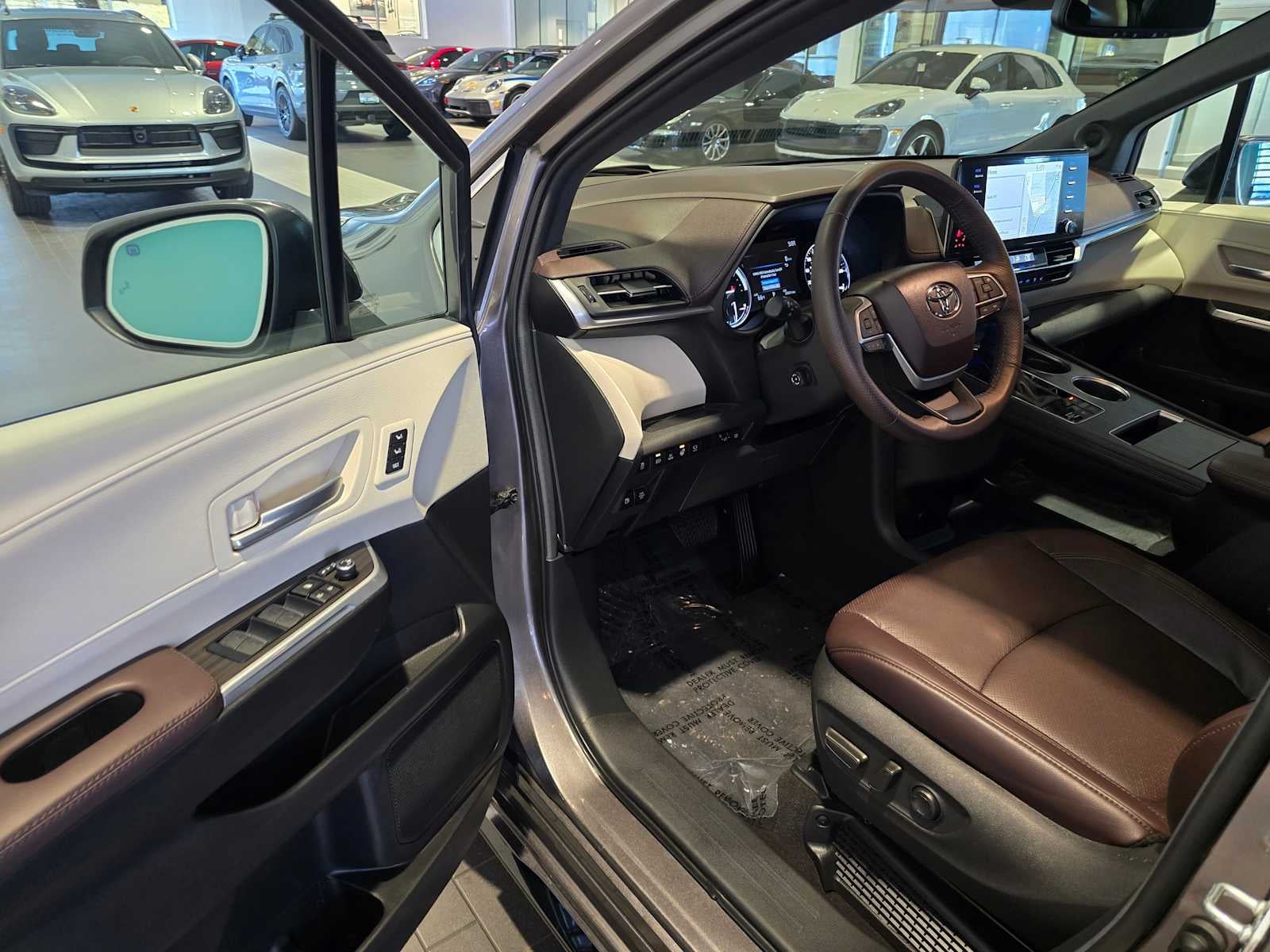 2023 Toyota Sienna Platinum