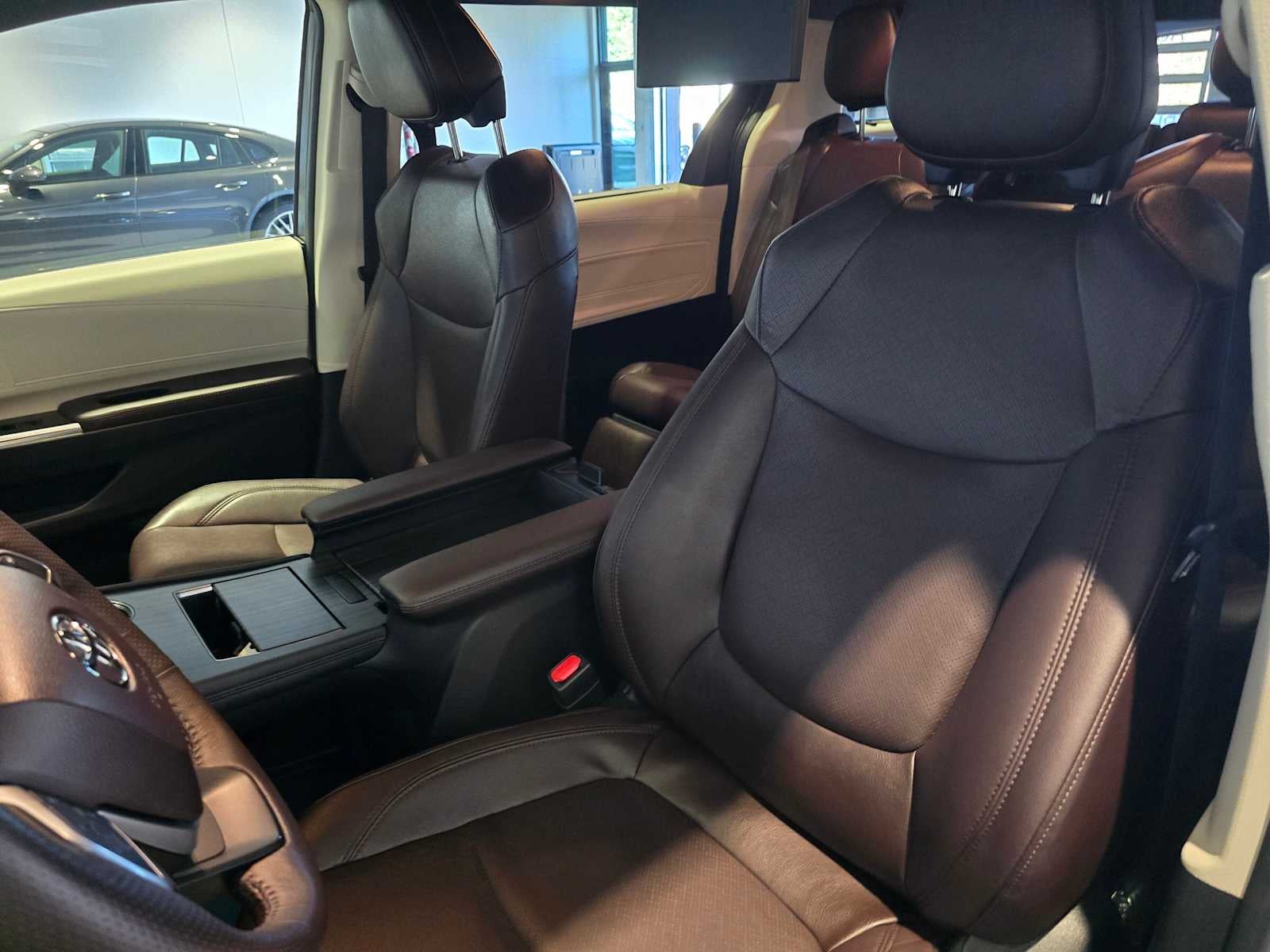 2023 Toyota Sienna Platinum