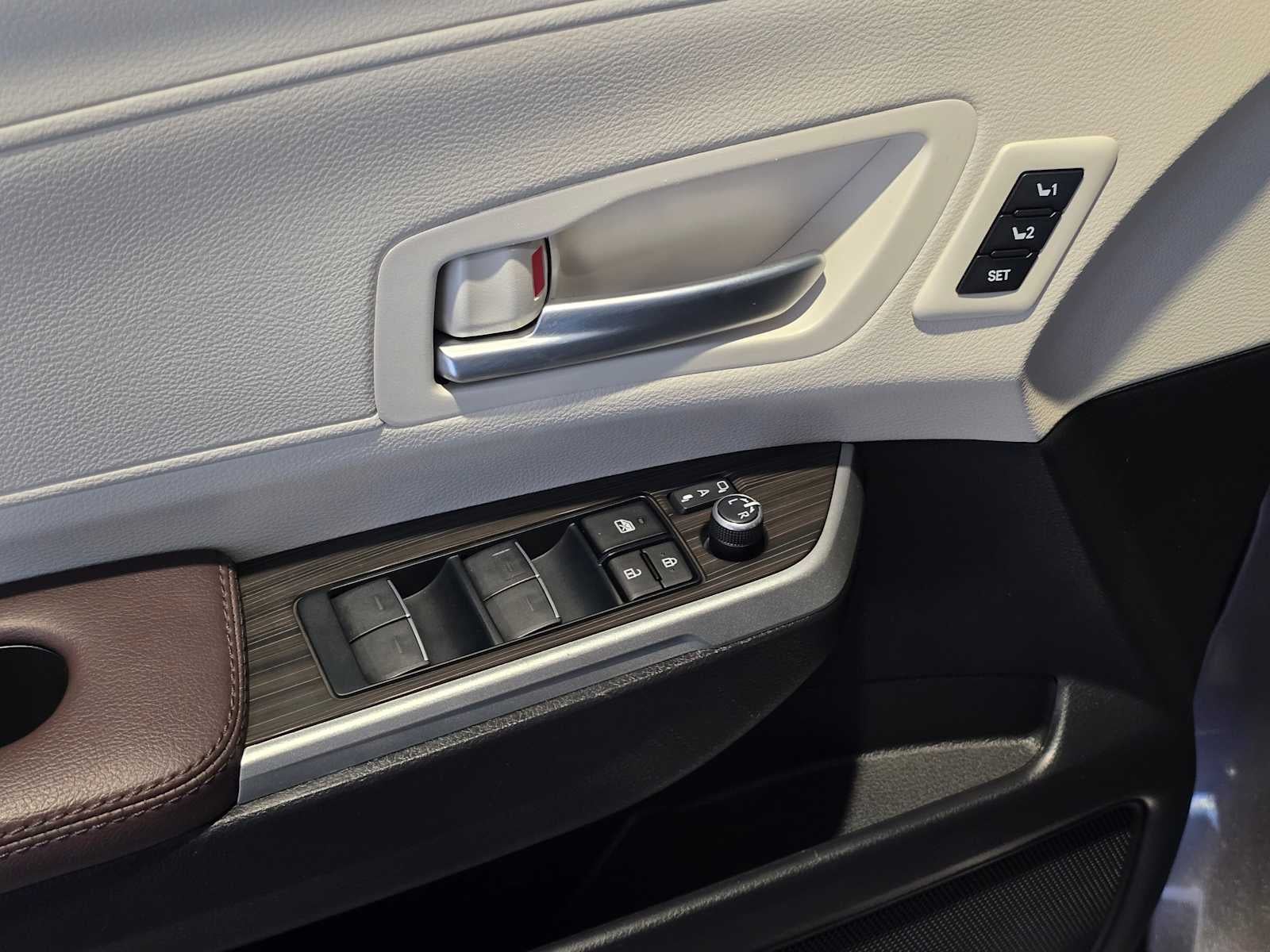 2023 Toyota Sienna Platinum