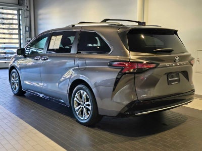 2023 Toyota Sienna Platinum