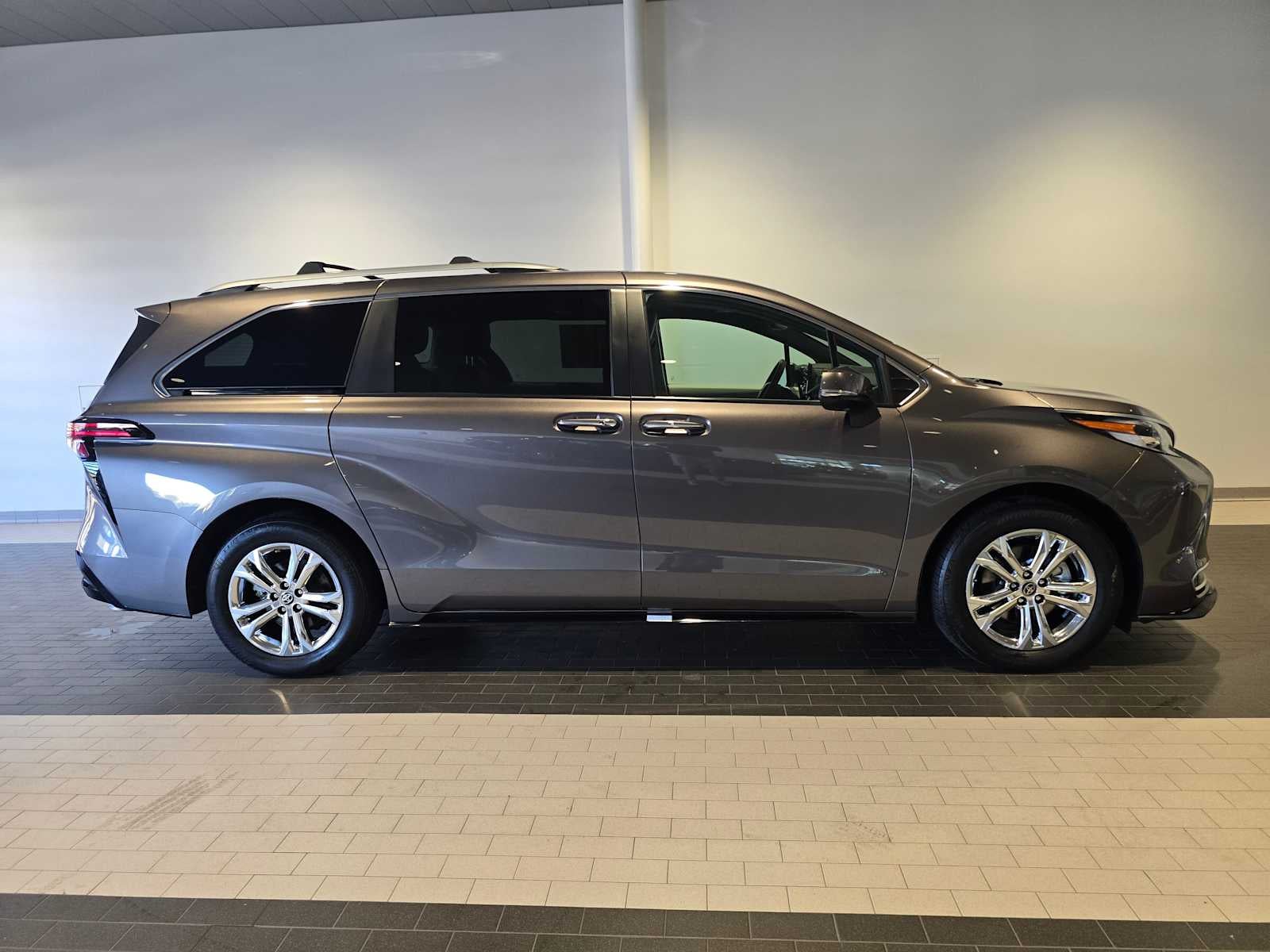 2023 Toyota Sienna Platinum
