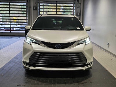 2025 Toyota Sienna Platinum
