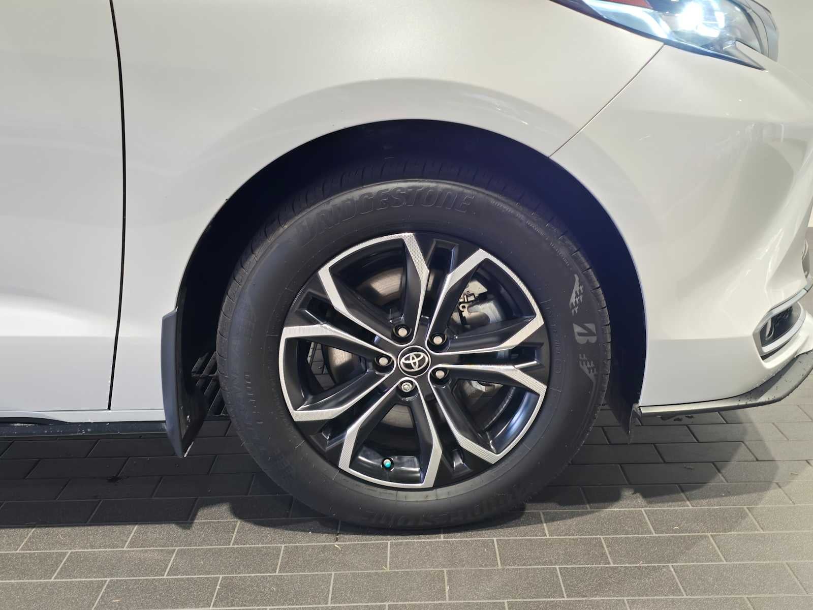 2025 Toyota Sienna Platinum