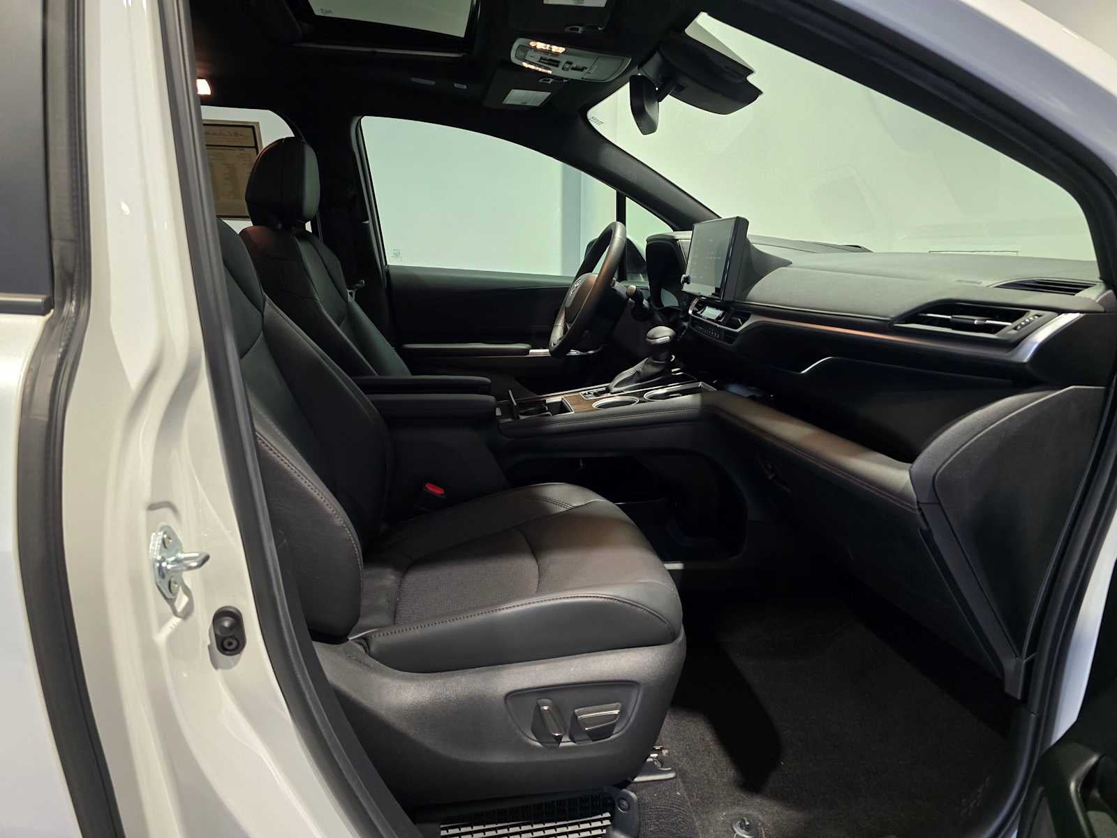 2025 Toyota Sienna Platinum