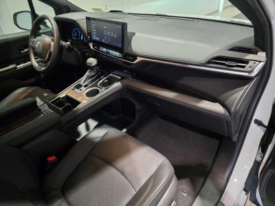 2025 Toyota Sienna Platinum