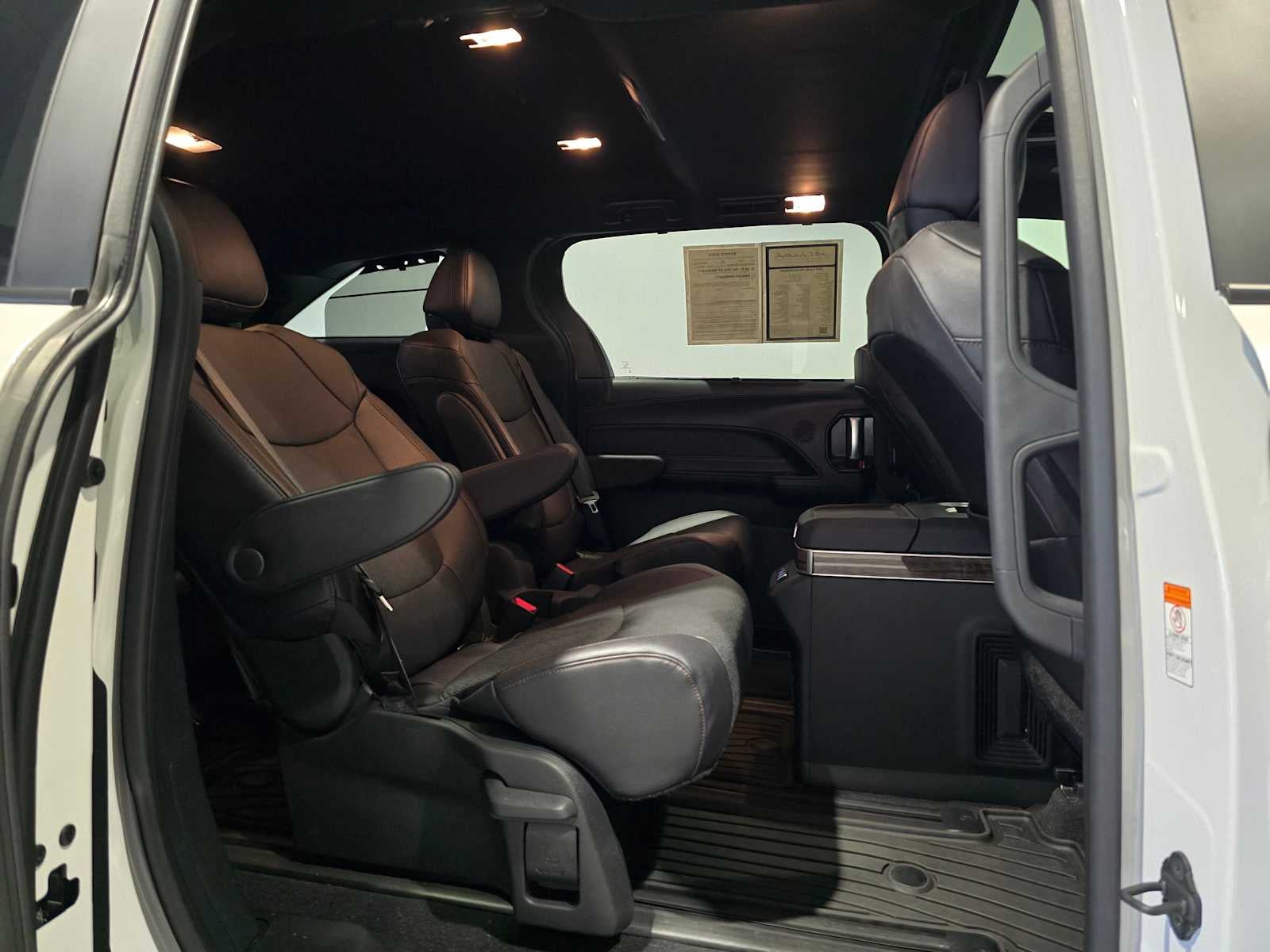 2025 Toyota Sienna Platinum