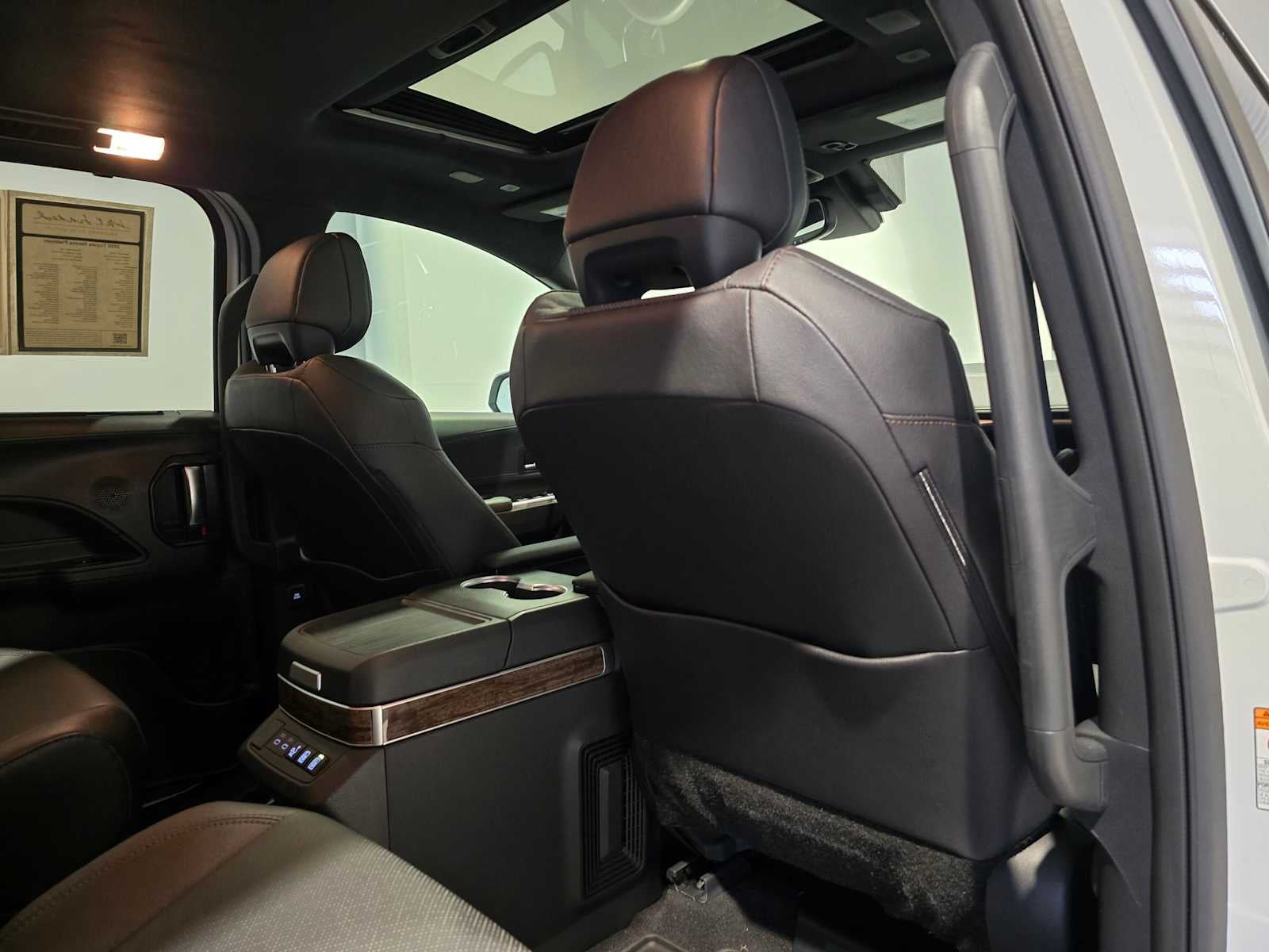 2025 Toyota Sienna Platinum