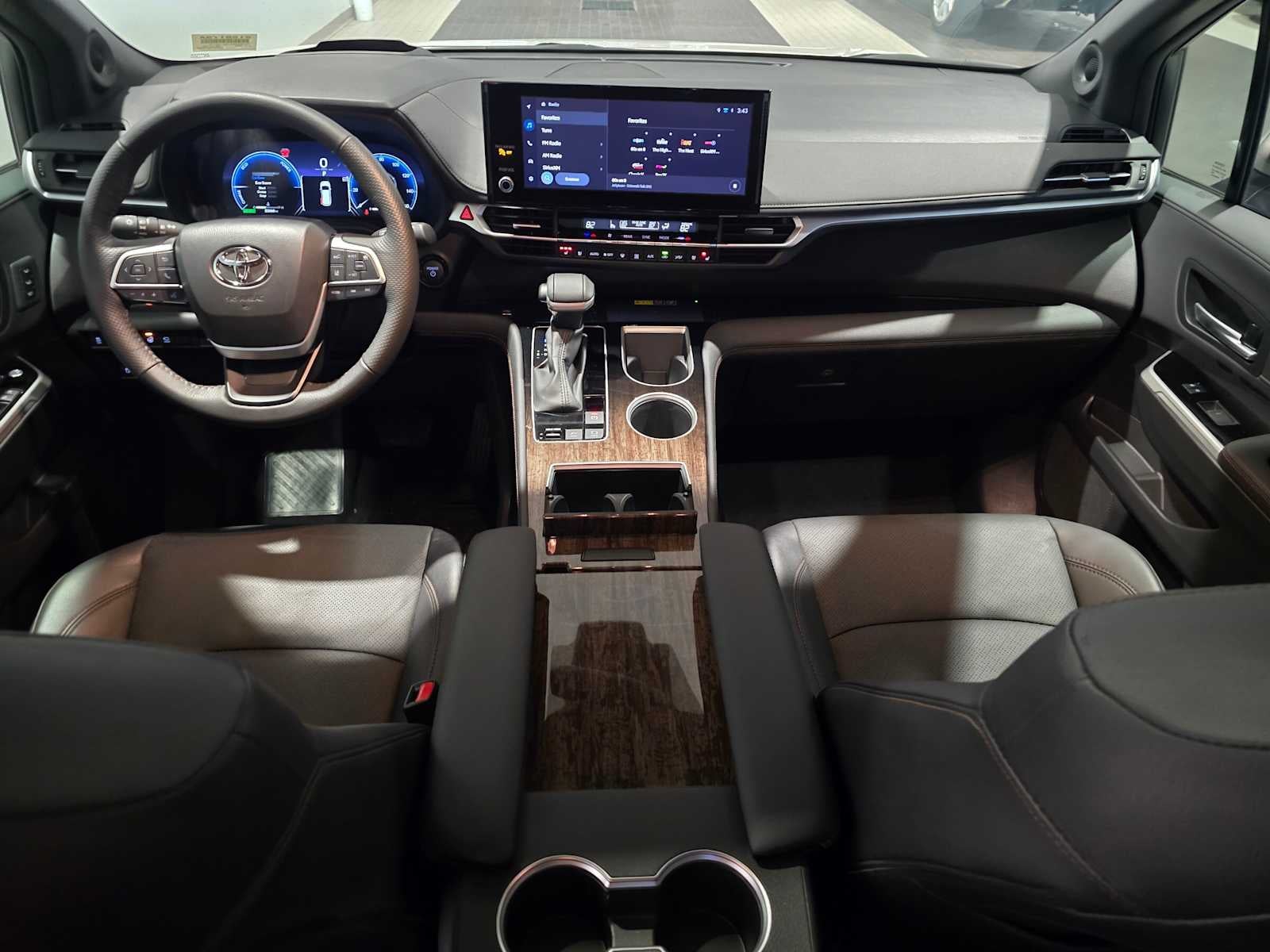 2025 Toyota Sienna Platinum