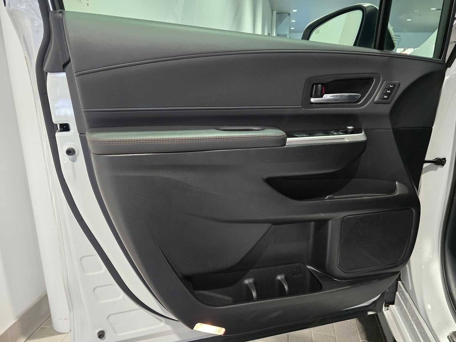 2025 Toyota Sienna Platinum