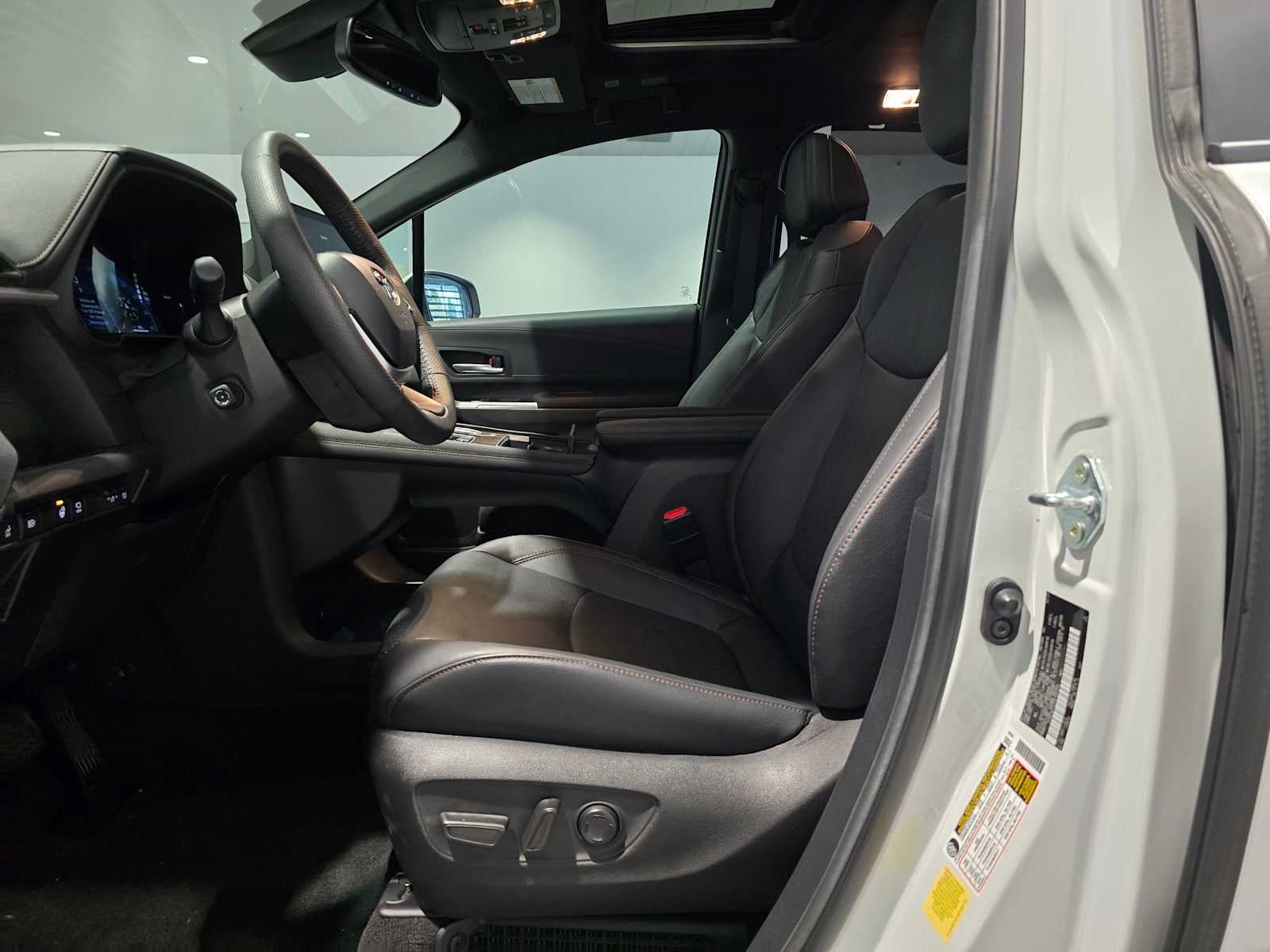2025 Toyota Sienna Platinum