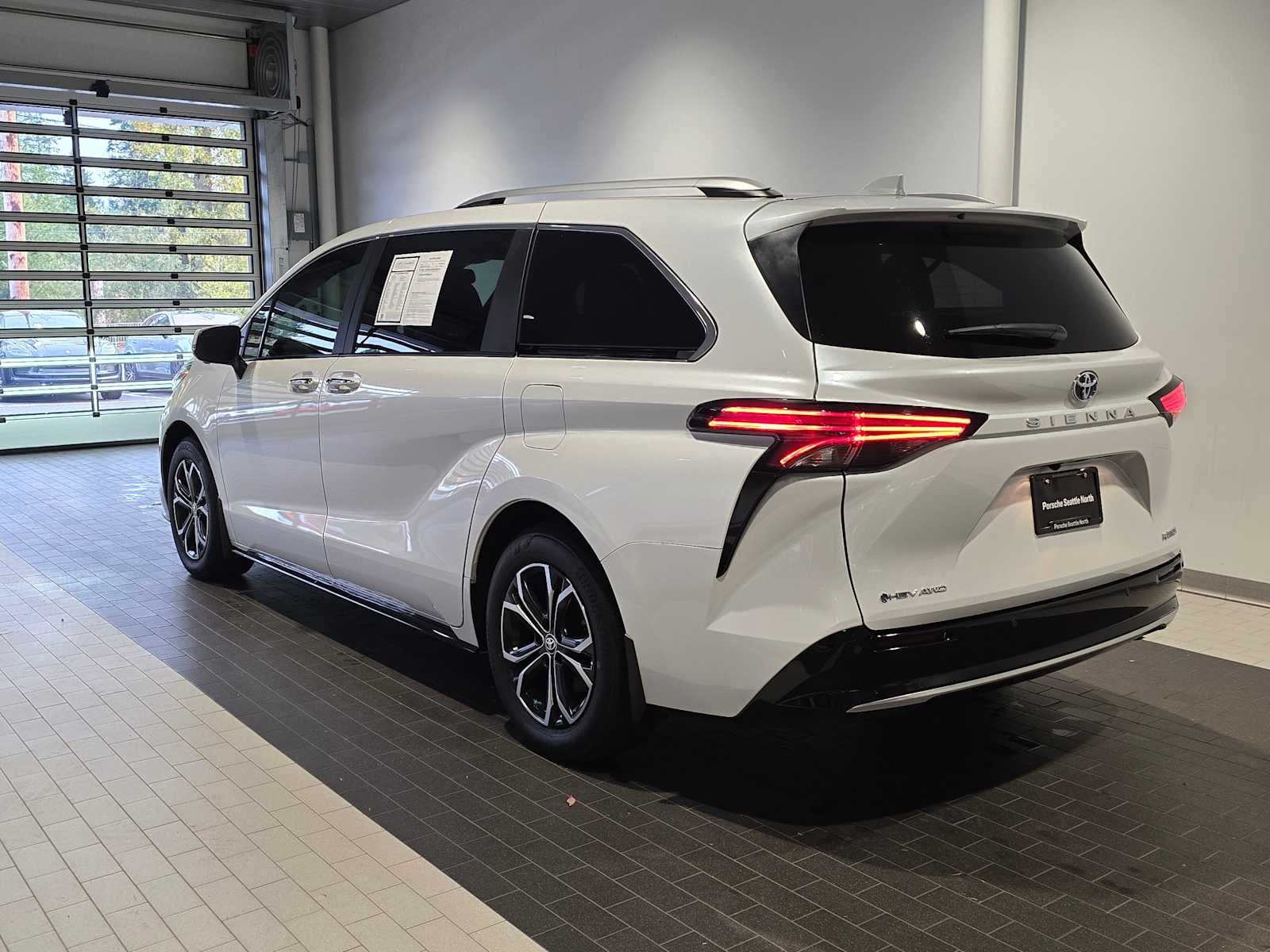 2025 Toyota Sienna Platinum