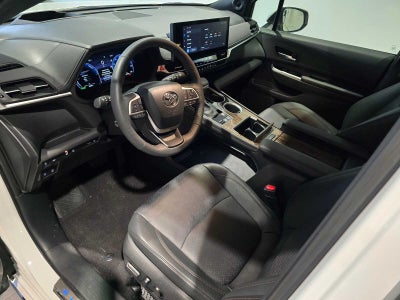 2025 Toyota Sienna Platinum