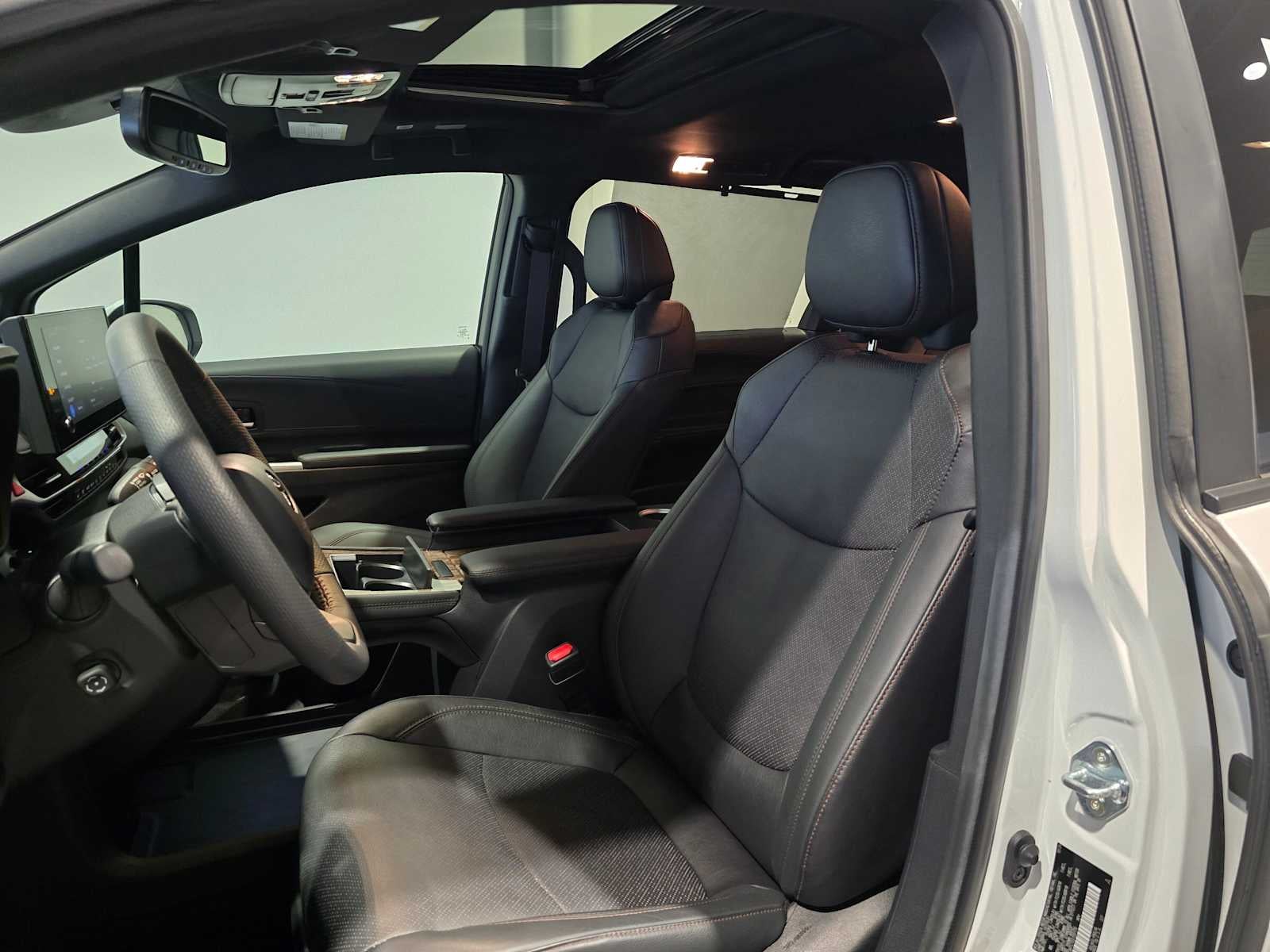 2025 Toyota Sienna Platinum