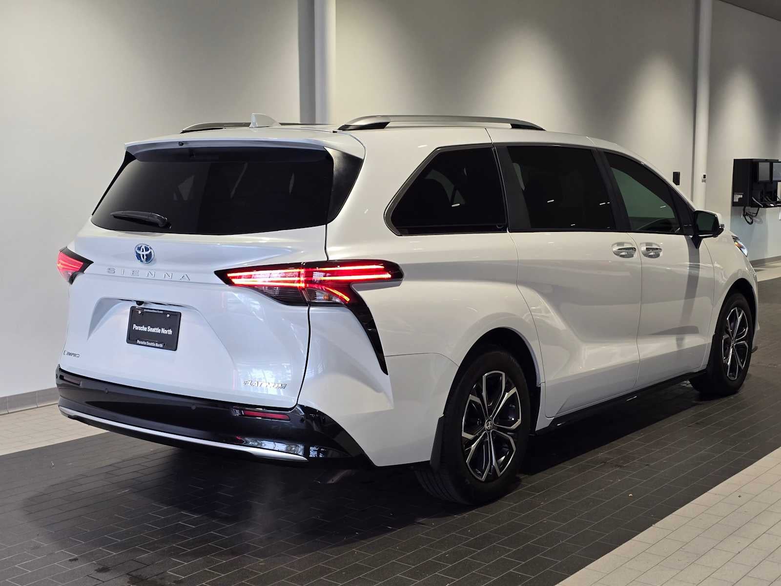 2025 Toyota Sienna Platinum