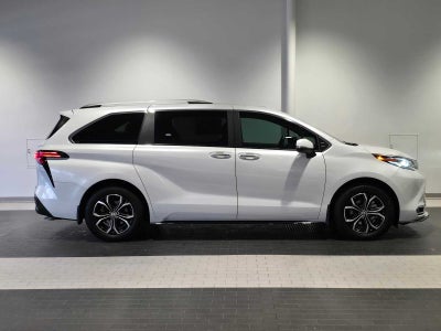 2025 Toyota Sienna Platinum