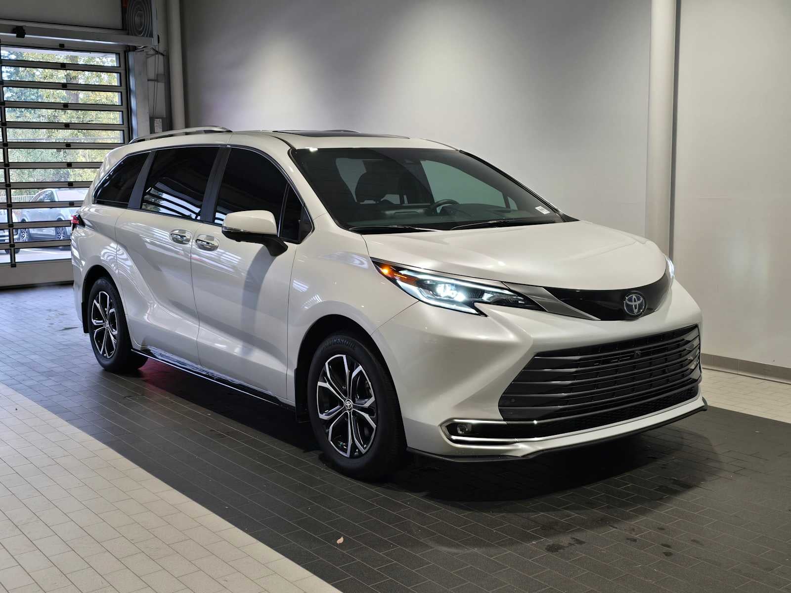 2025 Toyota Sienna Platinum