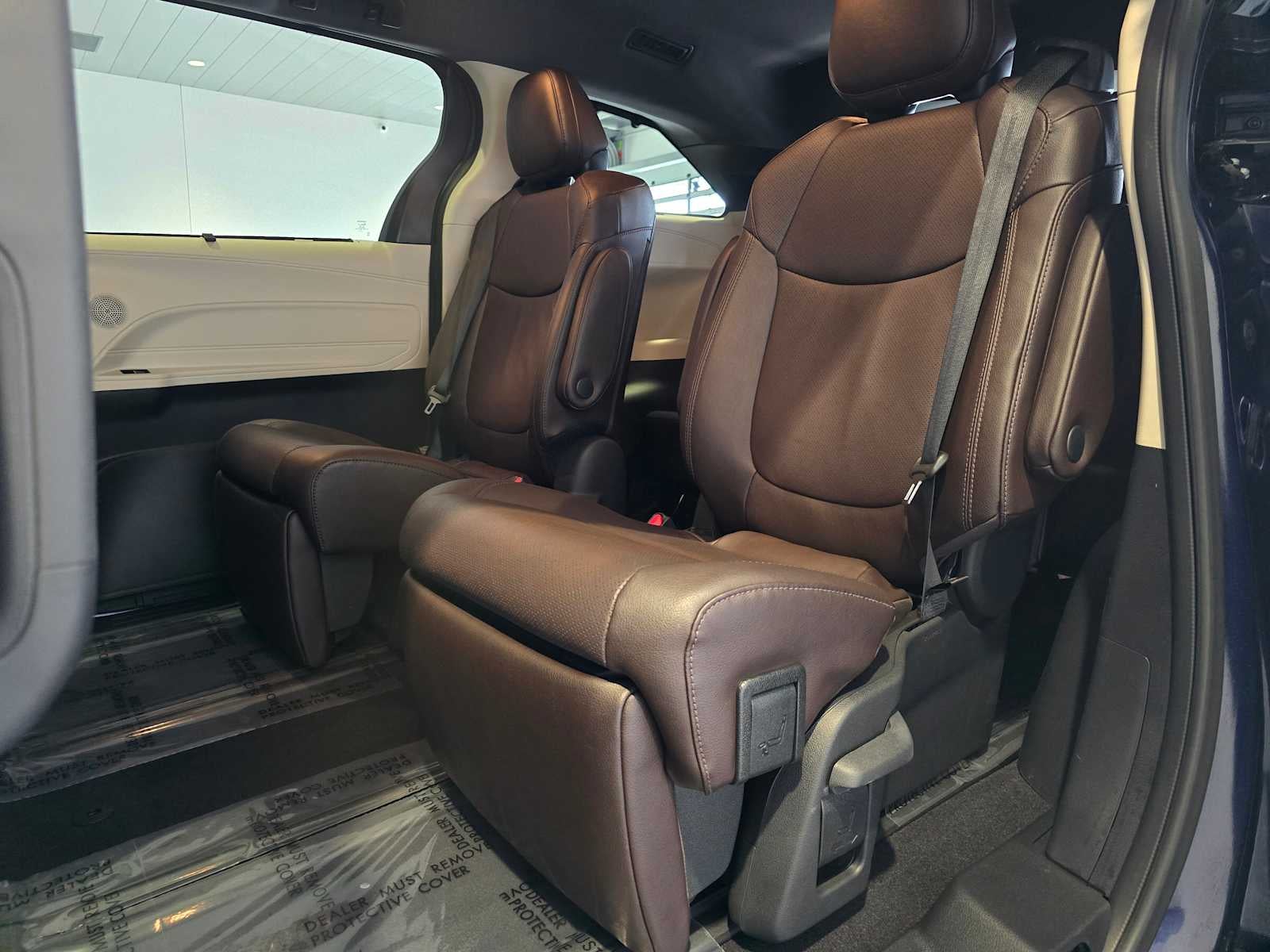 2023 Toyota Sienna Platinum