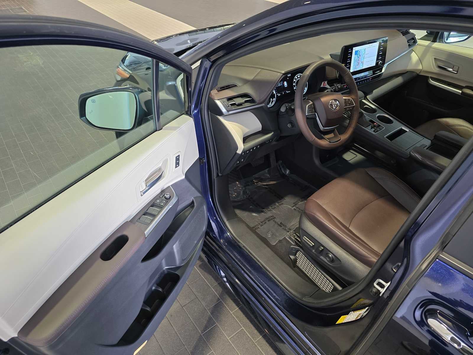 2023 Toyota Sienna Platinum