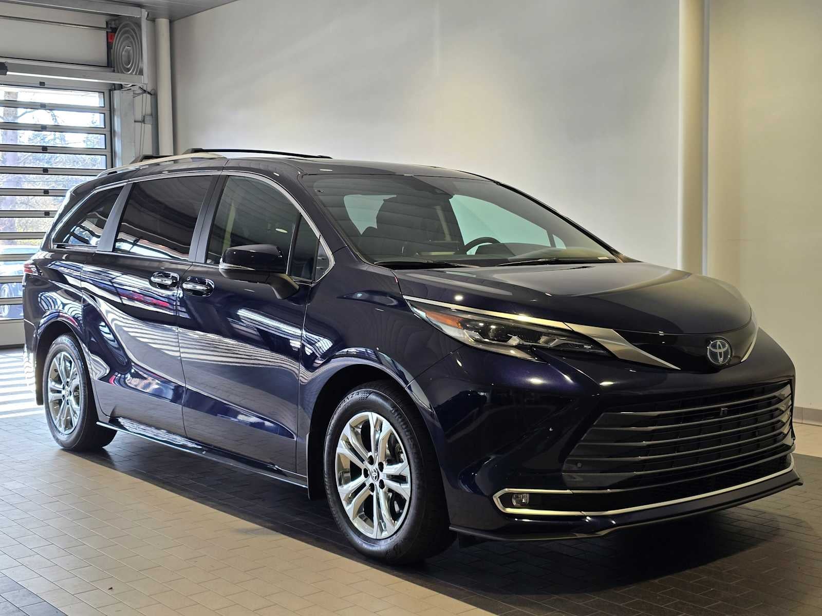 2023 Toyota Sienna Platinum