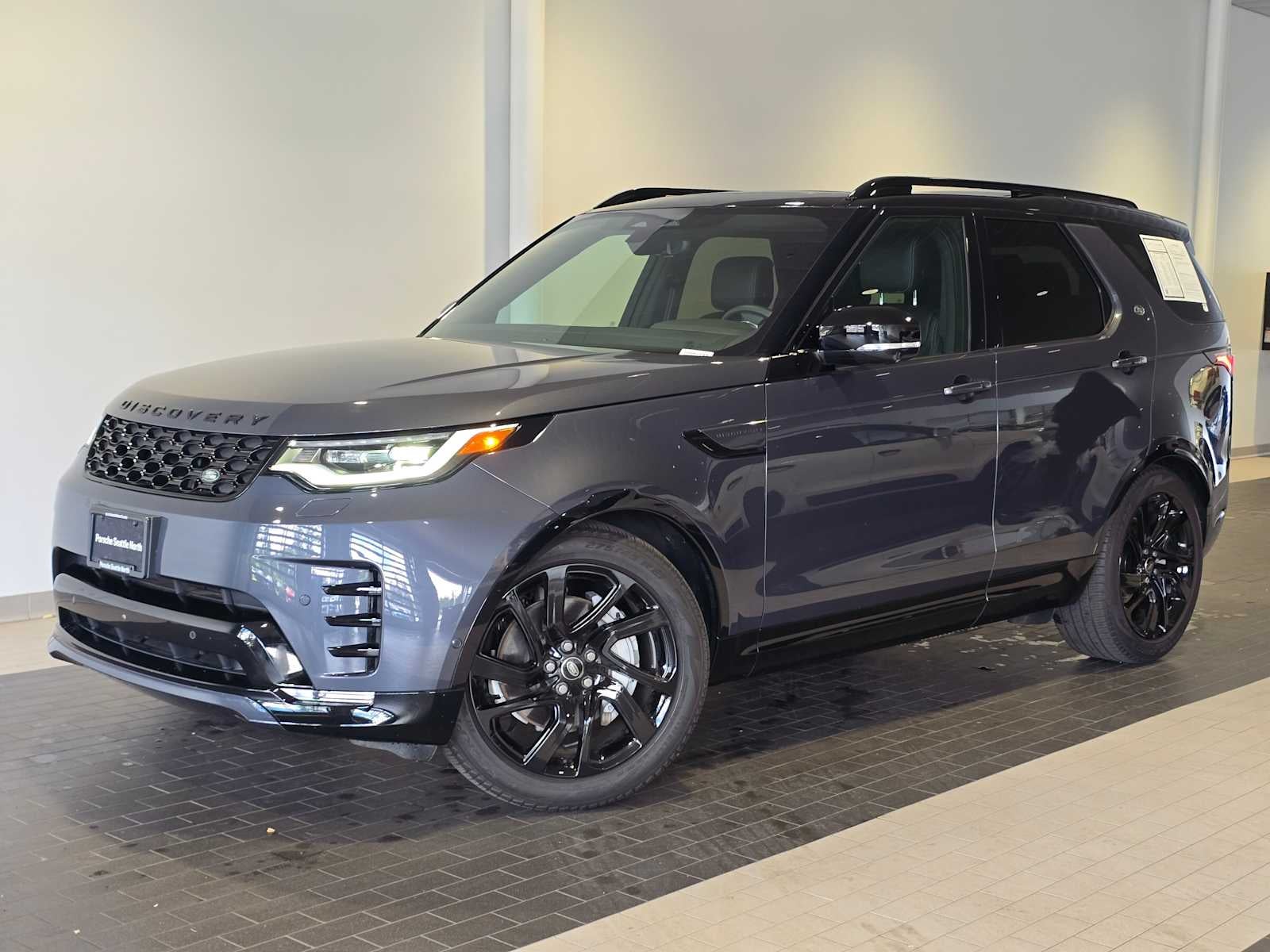 2025 Land Rover Discovery Dynamic SE