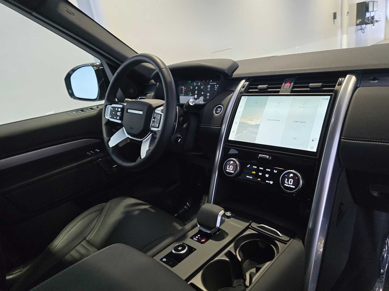 2025 Land Rover Discovery Dynamic SE
