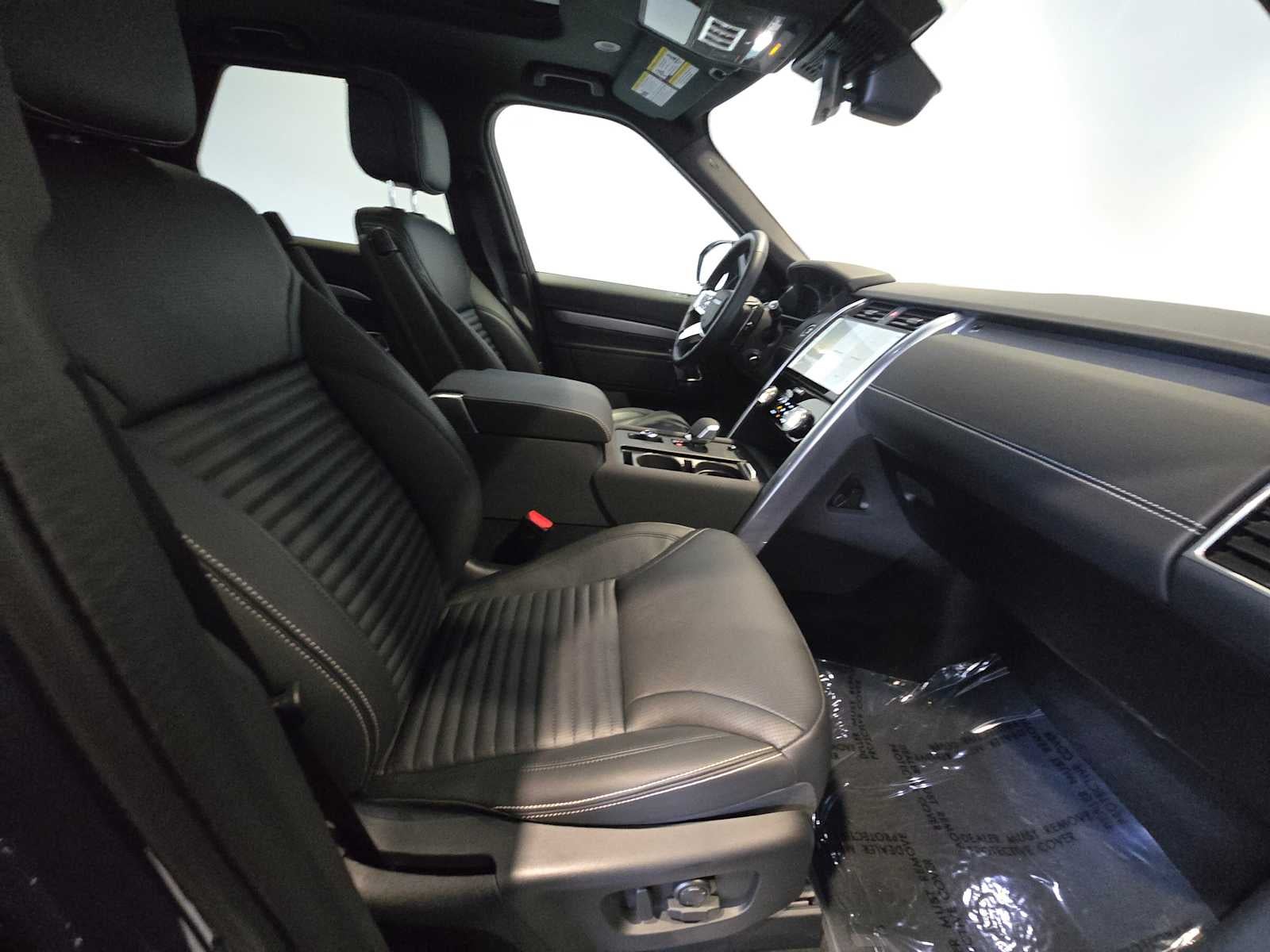 2025 Land Rover Discovery Dynamic SE