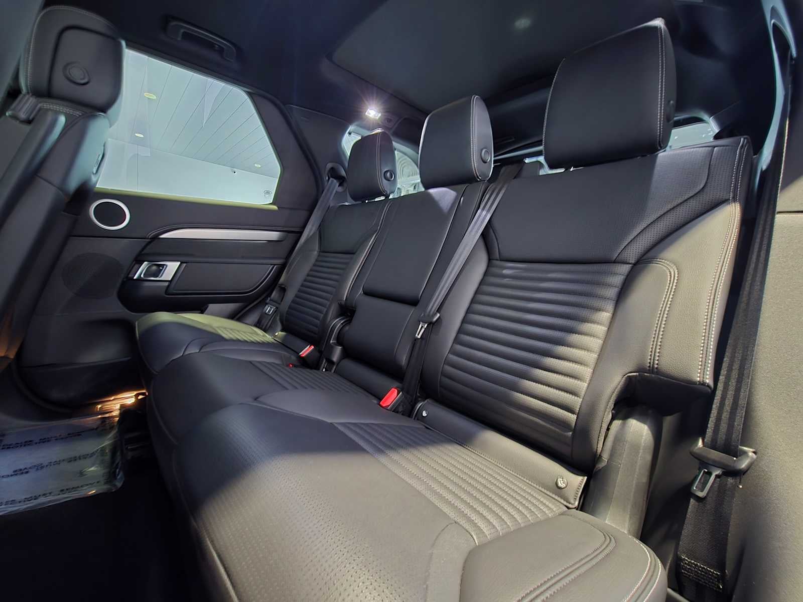 2025 Land Rover Discovery Dynamic SE