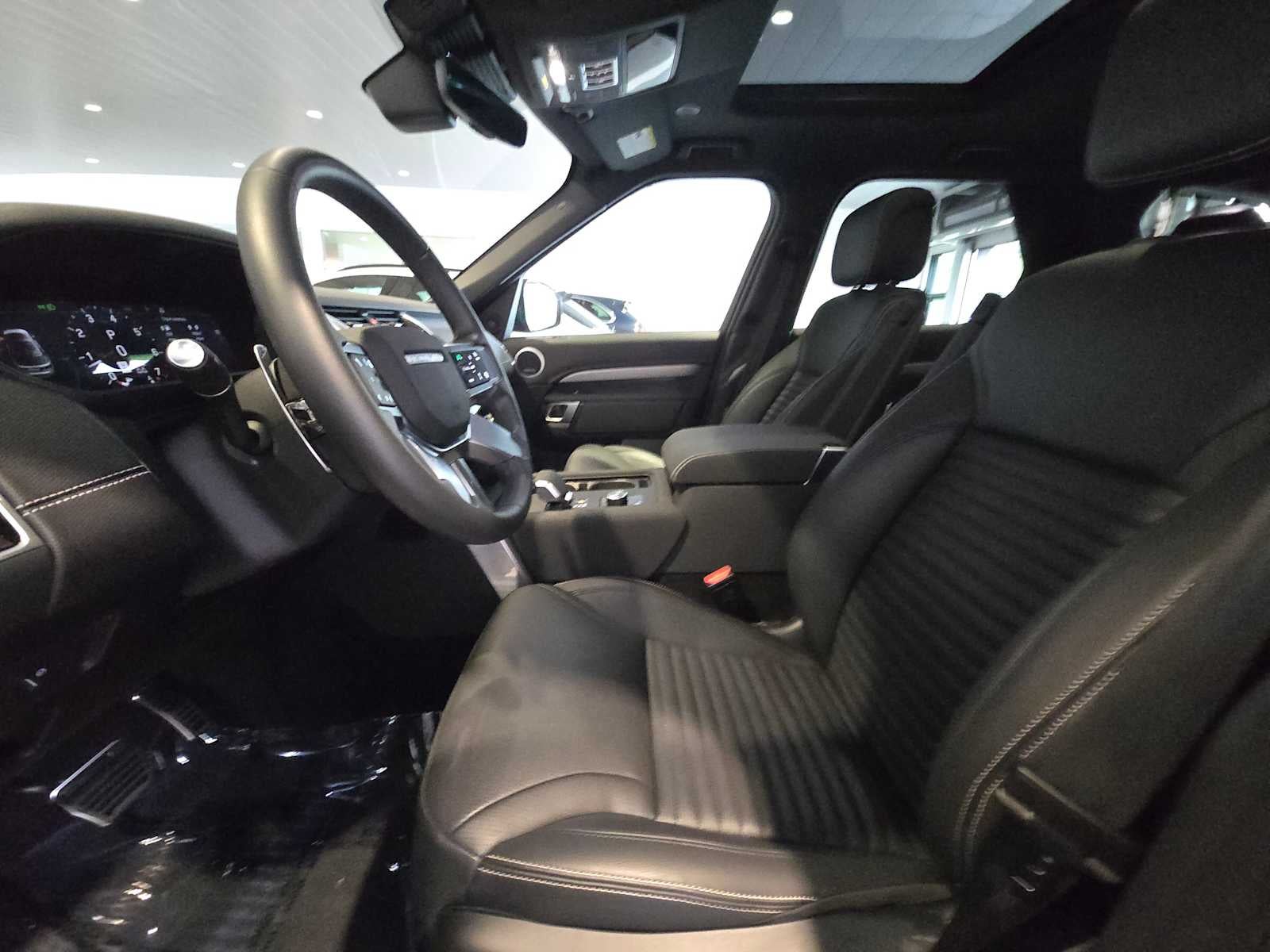 2025 Land Rover Discovery Dynamic SE