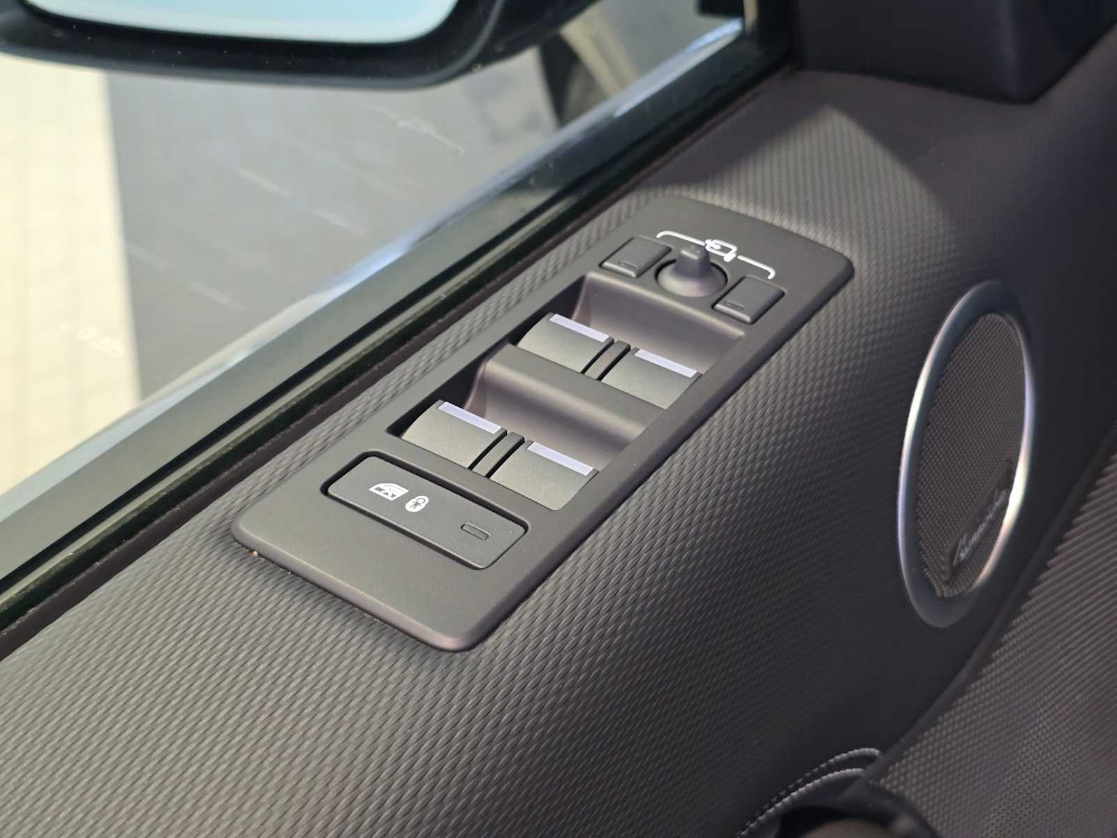 2025 Land Rover Discovery Dynamic SE