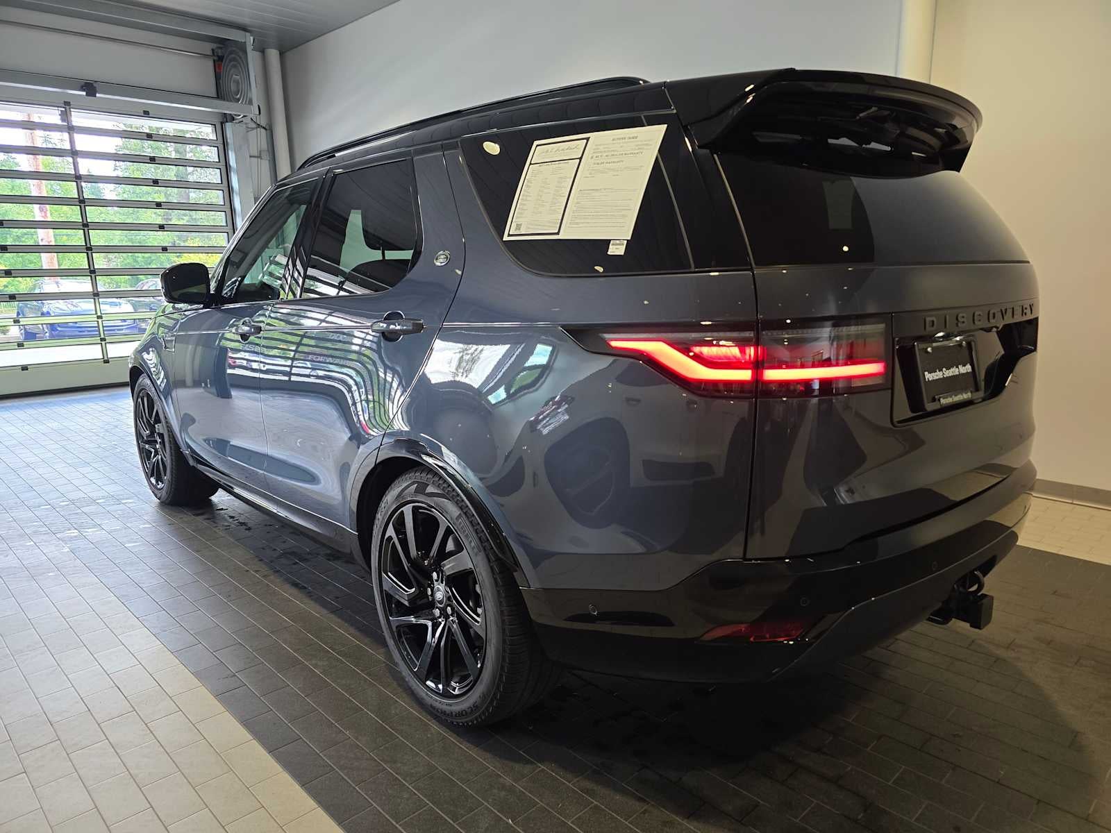 2025 Land Rover Discovery Dynamic SE