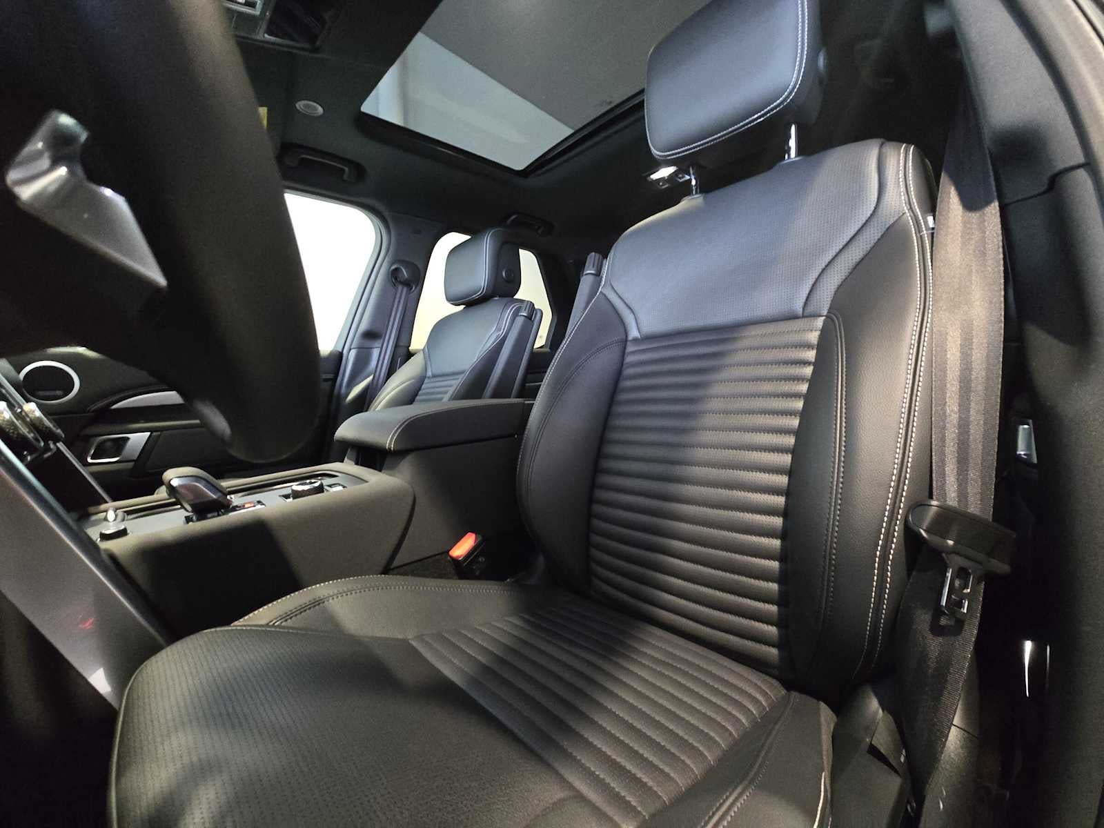 2025 Land Rover Discovery Dynamic SE