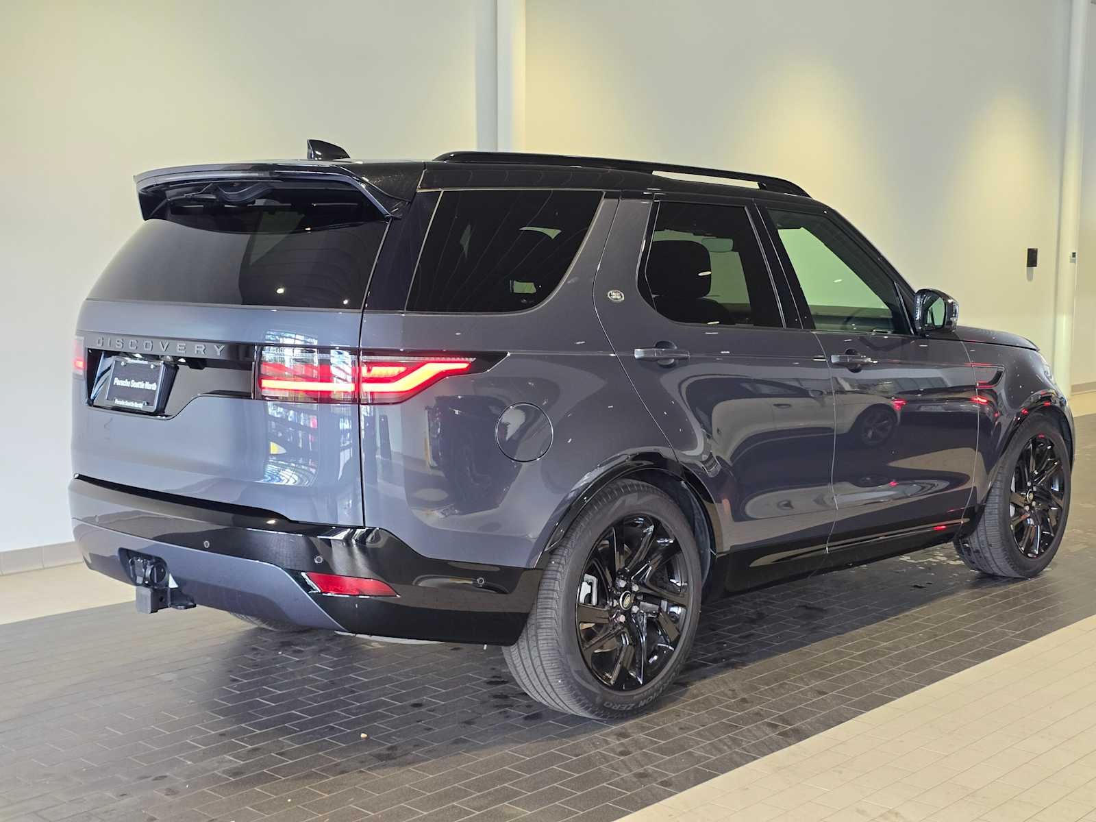 2025 Land Rover Discovery Dynamic SE