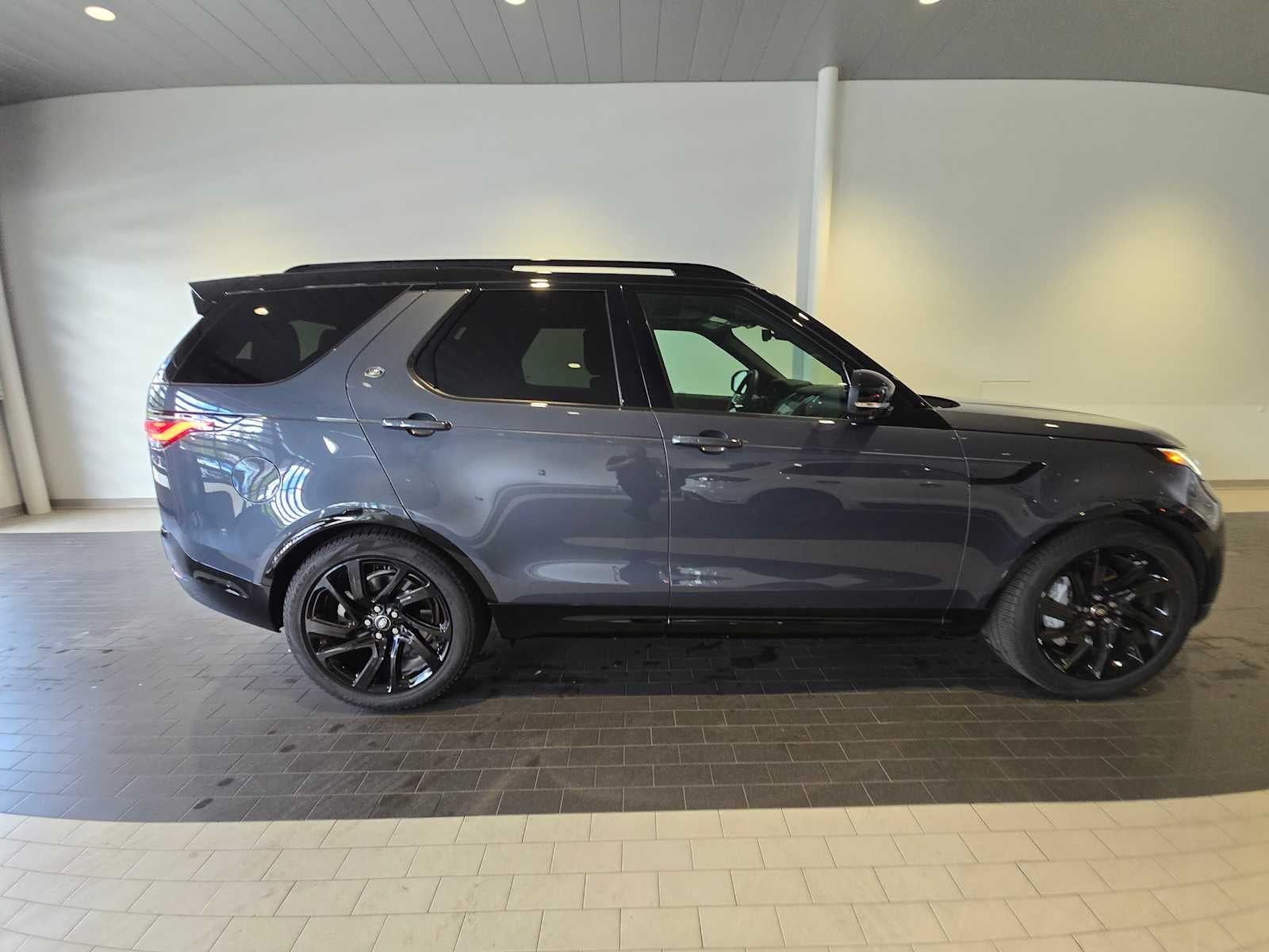 2025 Land Rover Discovery Dynamic SE