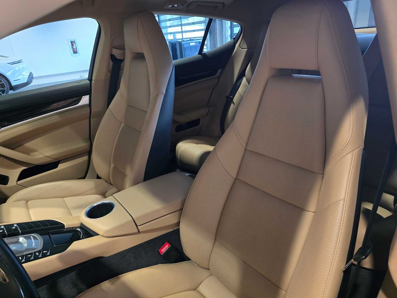 2016 Porsche Panamera Panamera 4 Edition