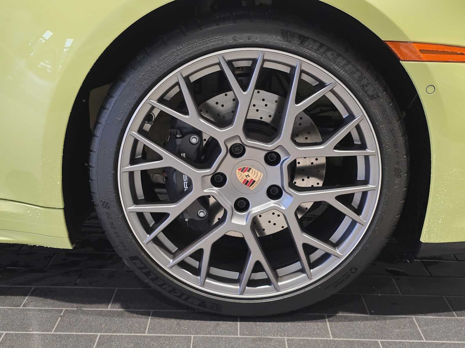 2025 Porsche 911 Carrera