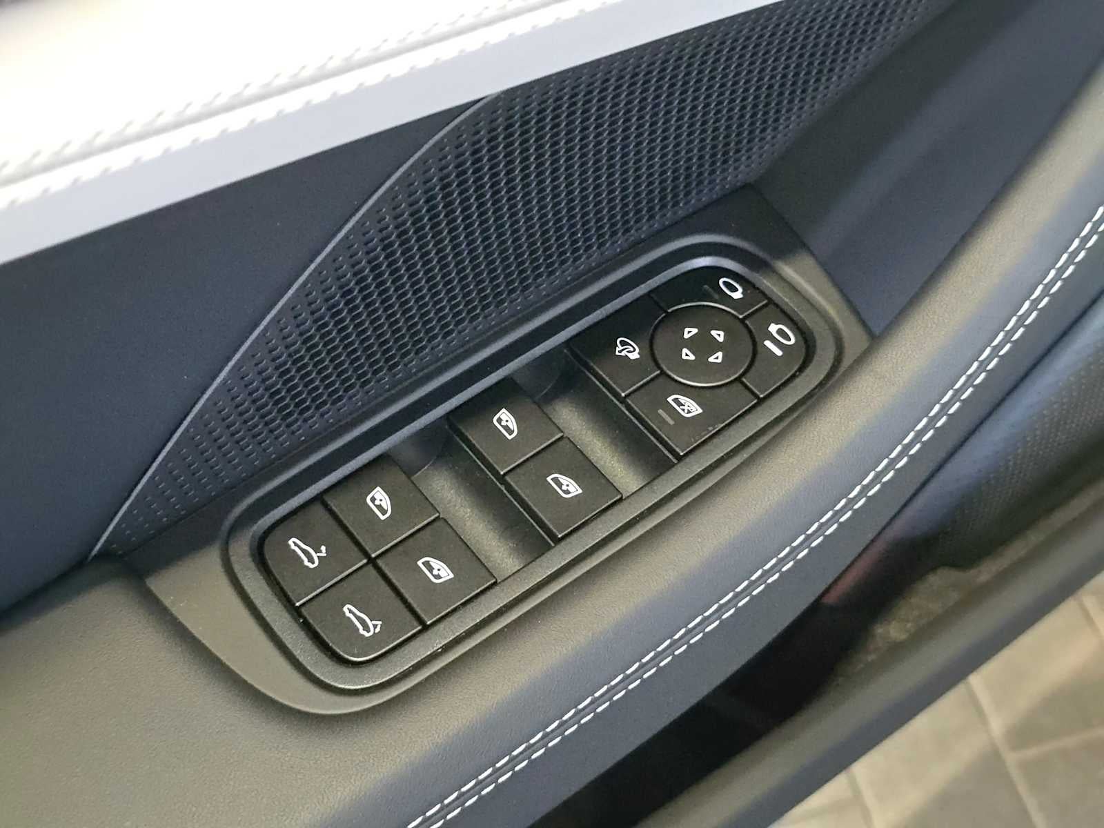 2026 Porsche Panamera 4