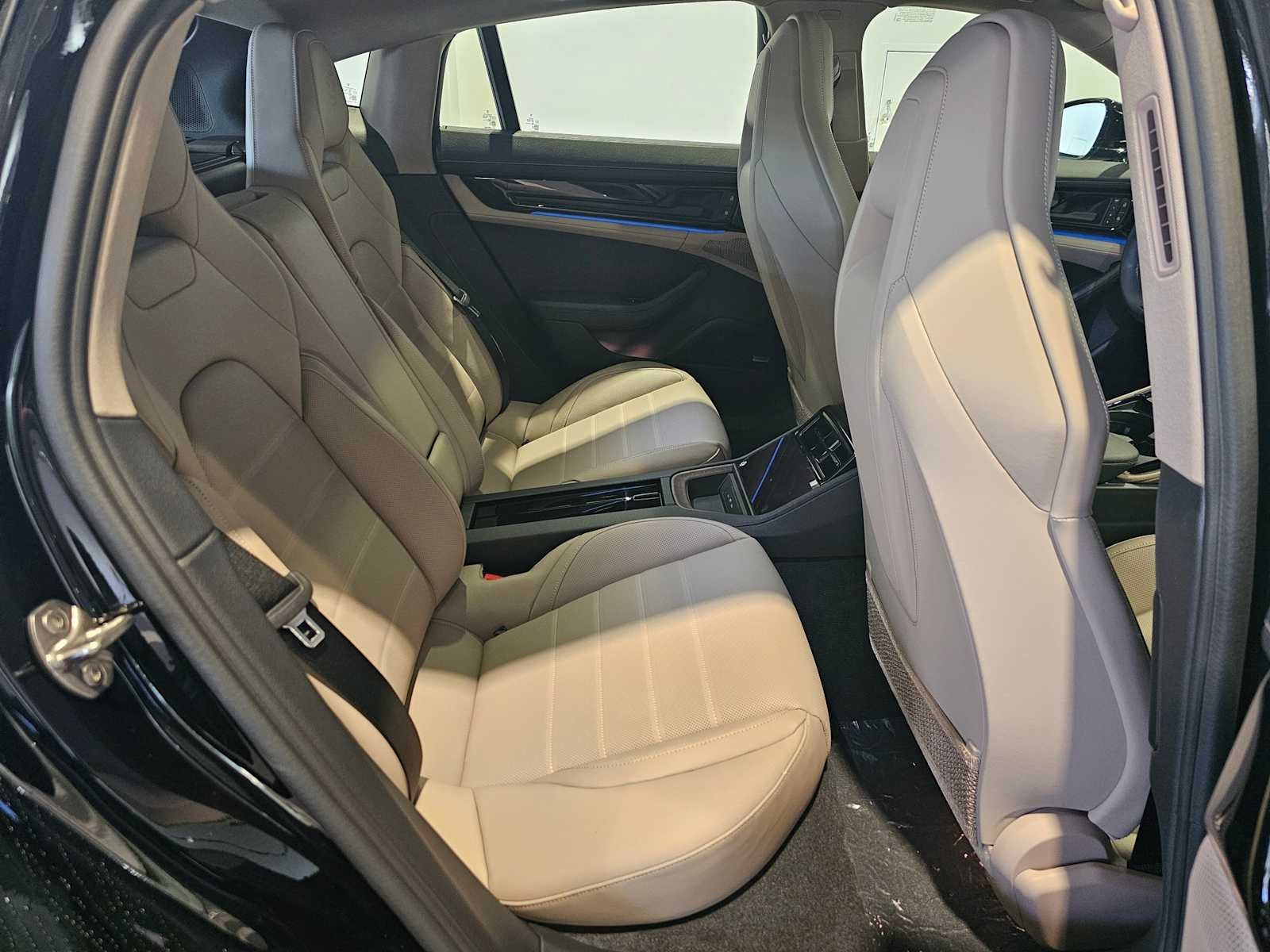 2025 Porsche Panamera 4