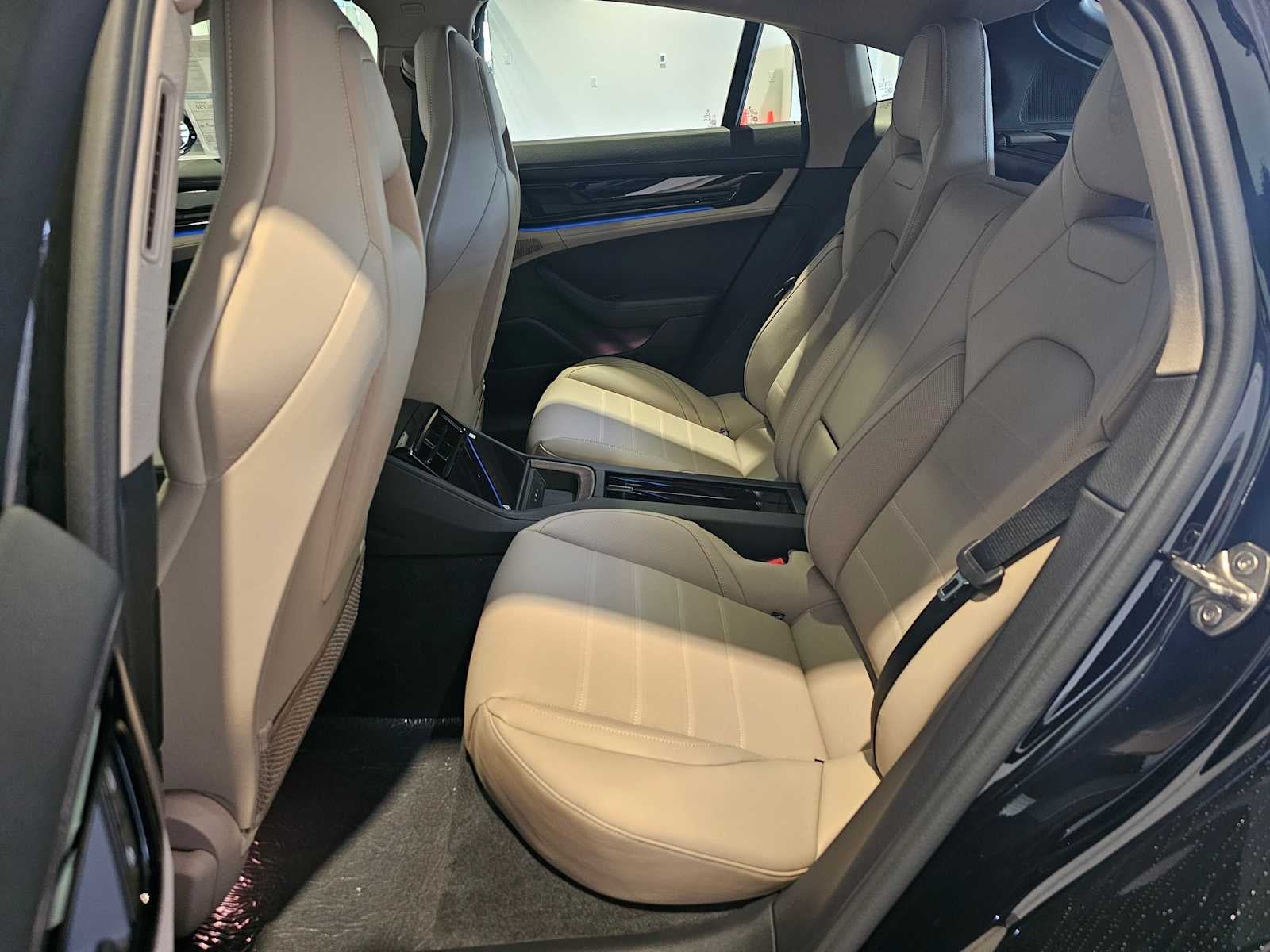 2025 Porsche Panamera 4