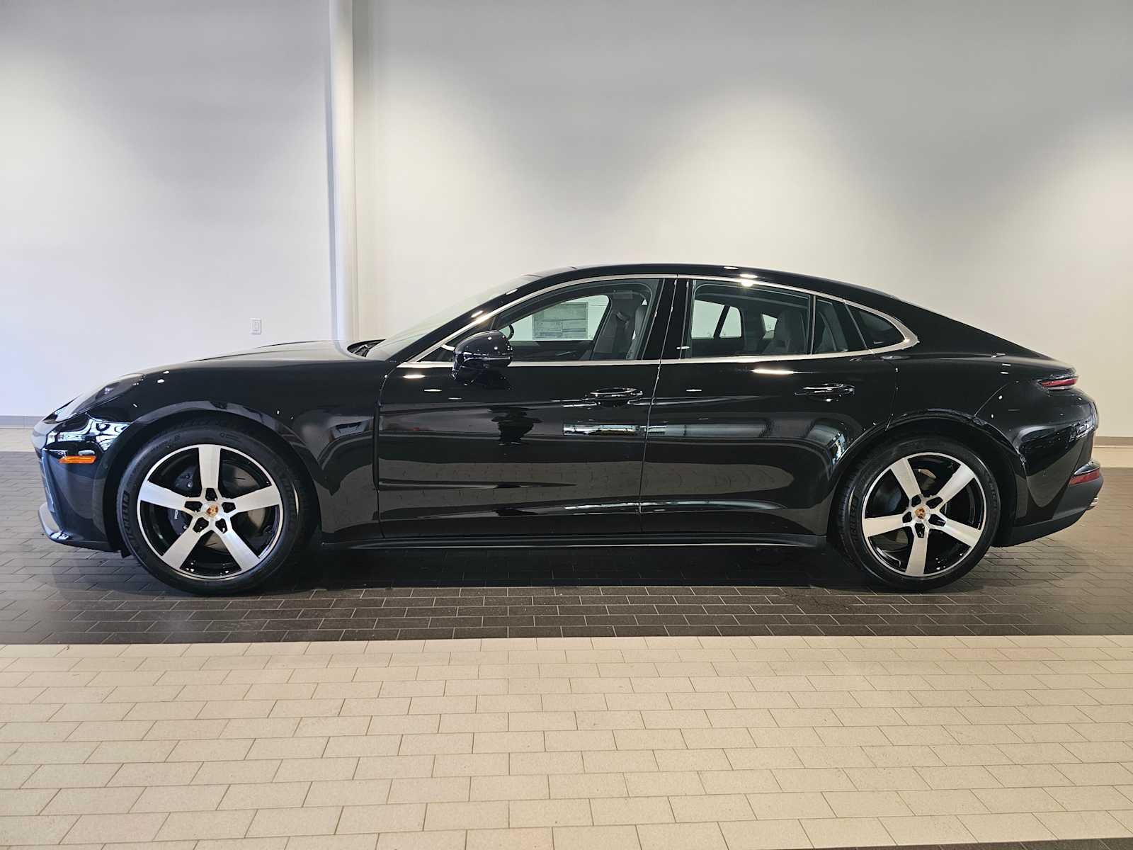 2025 Porsche Panamera 4