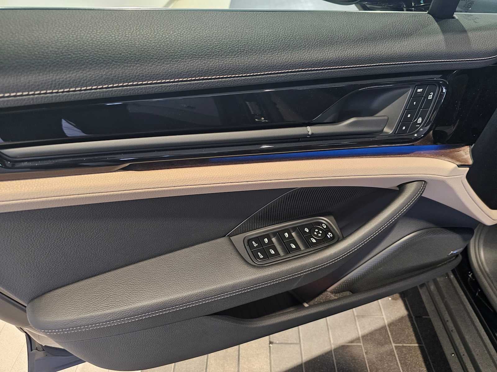 2025 Porsche Panamera 4