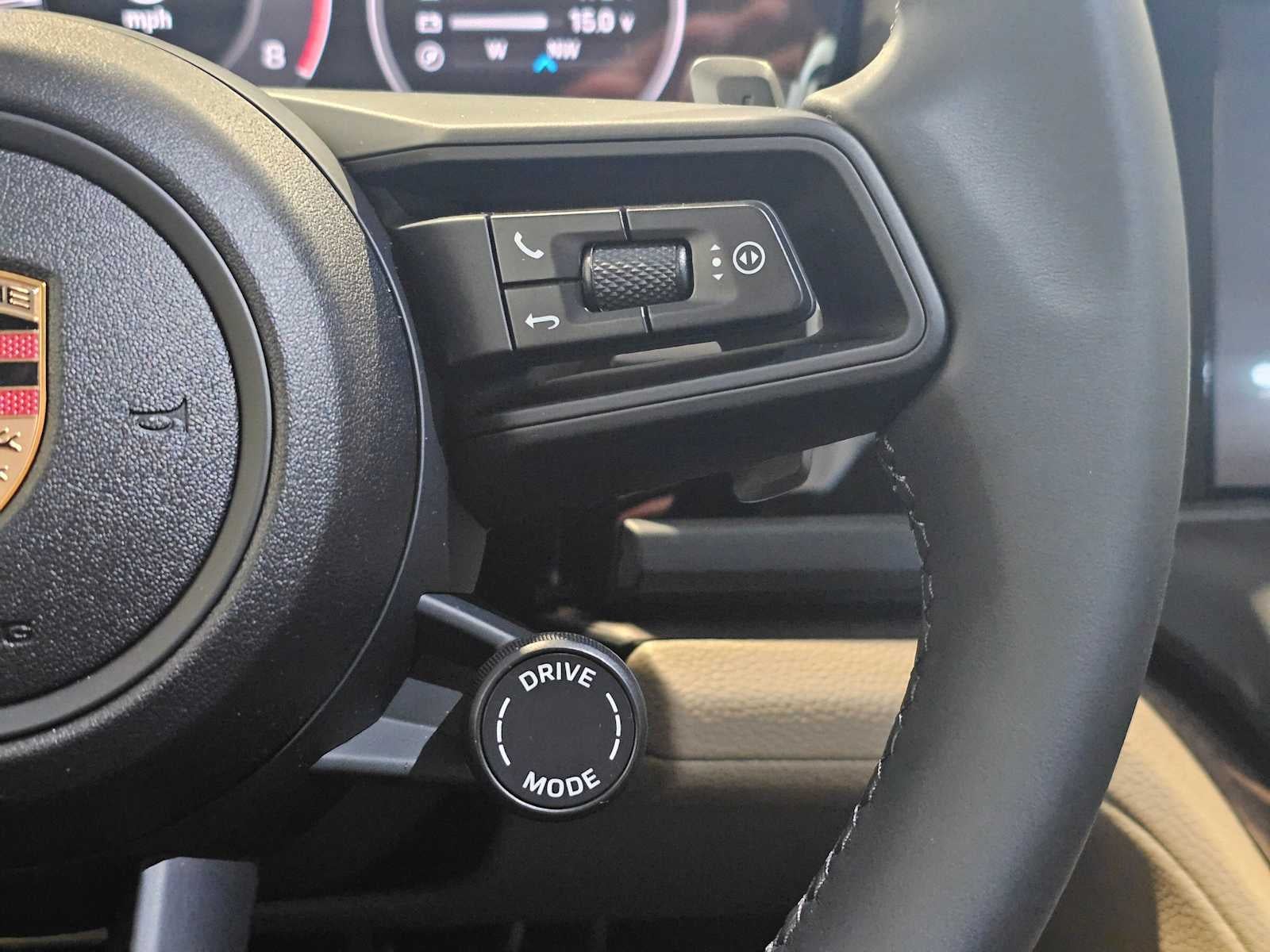 2025 Porsche Panamera 4