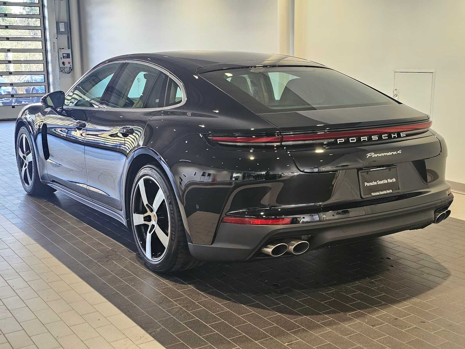 2025 Porsche Panamera 4