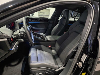 2026 Porsche Panamera Base