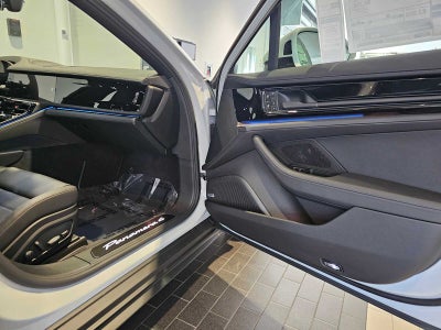 2025 Porsche Panamera 4