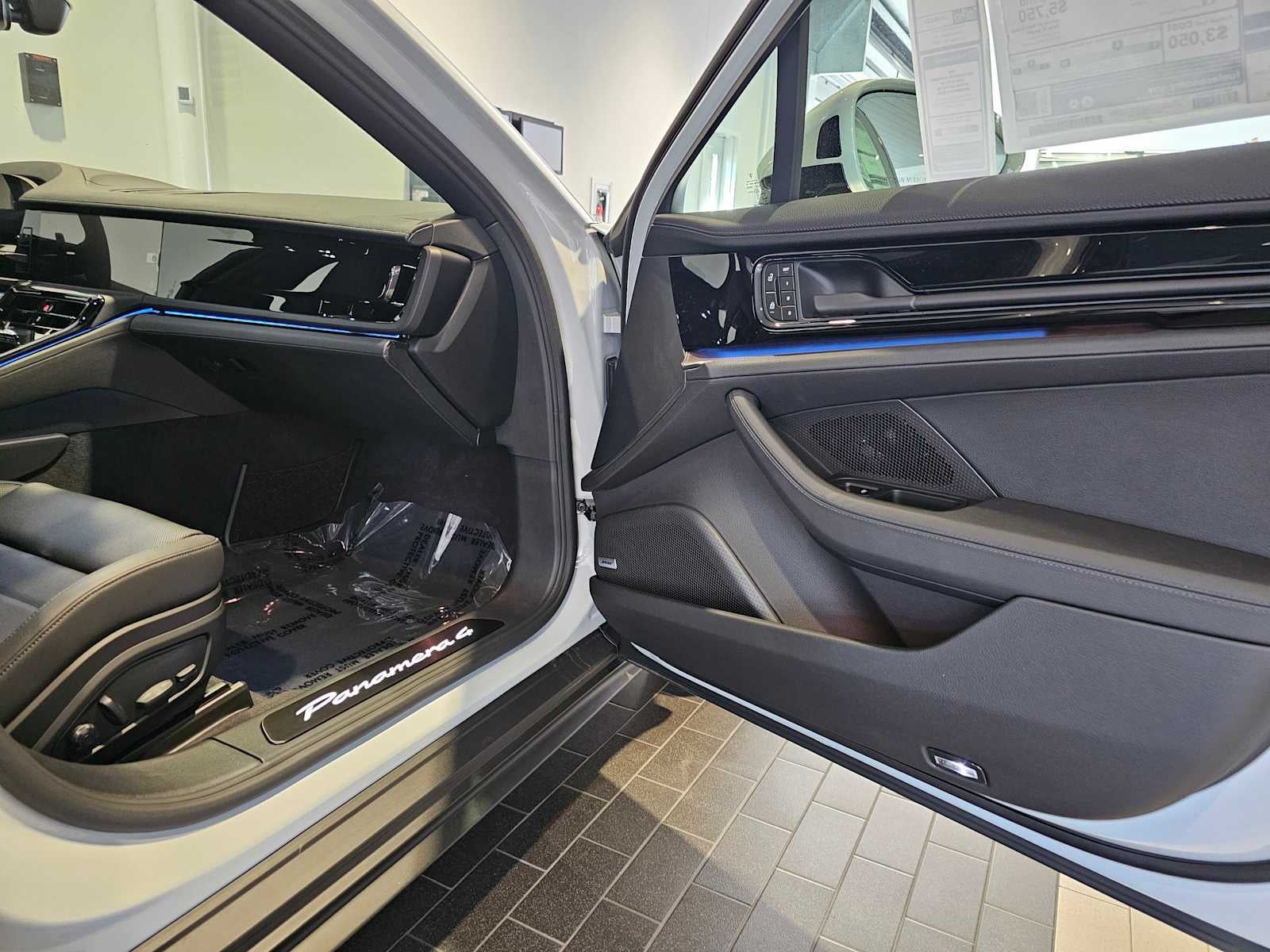 2025 Porsche Panamera 4