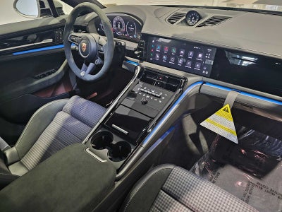 2025 Porsche Panamera 4