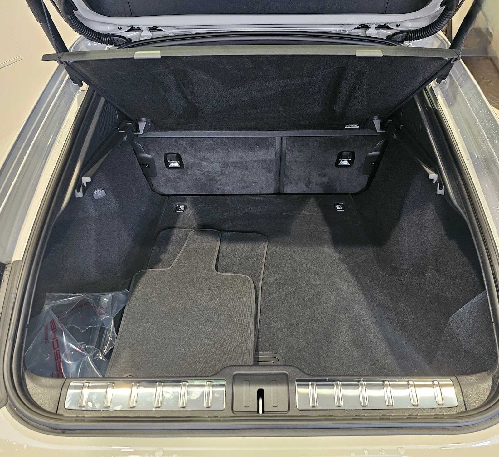 2025 Porsche Panamera 4