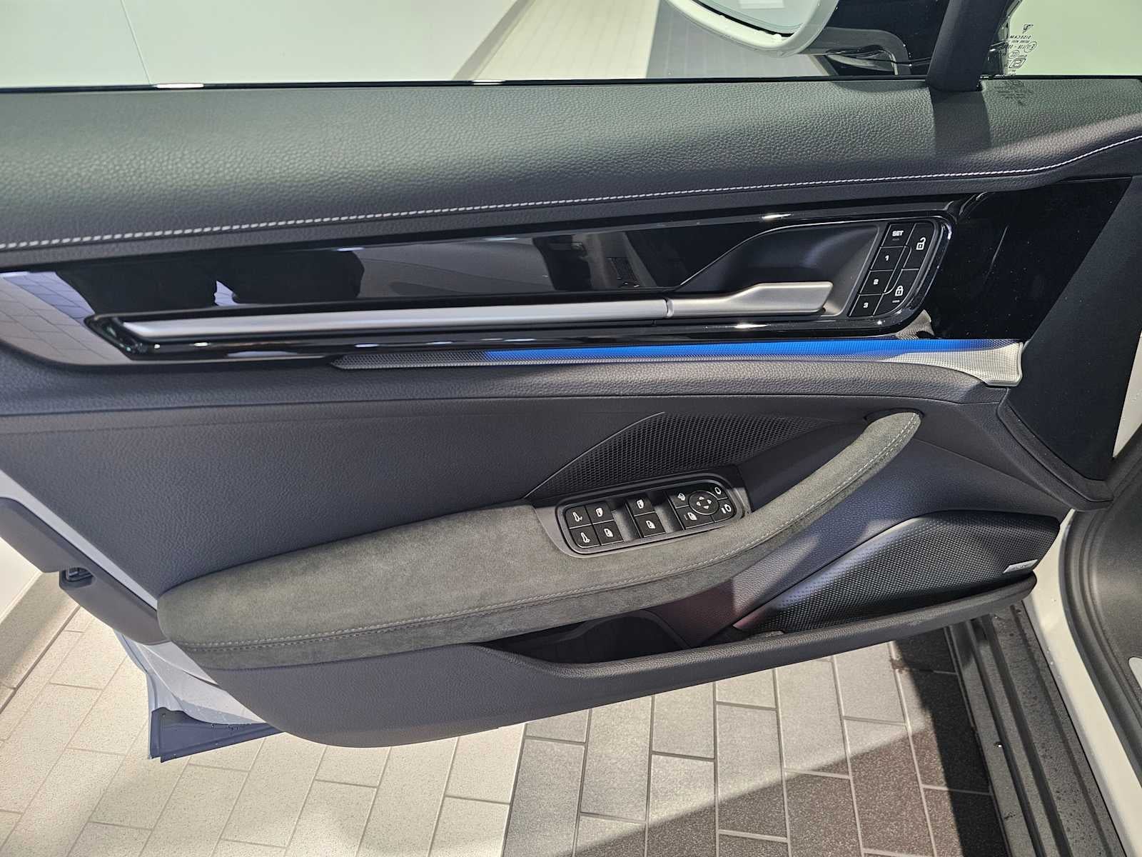 2025 Porsche Panamera 4