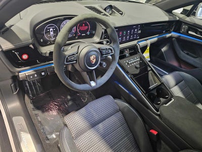 2025 Porsche Panamera 4
